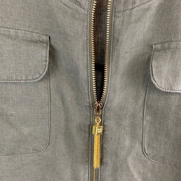 Ellen Tracy Roll Tab Short Sleeve Shirt with gold details, Size L - Picture 4 of 6